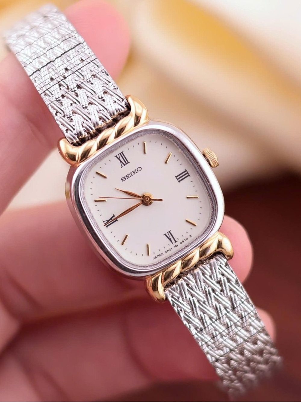 Vintage 1992 Seiko Quartz 2P21-5340 Women’s Watch